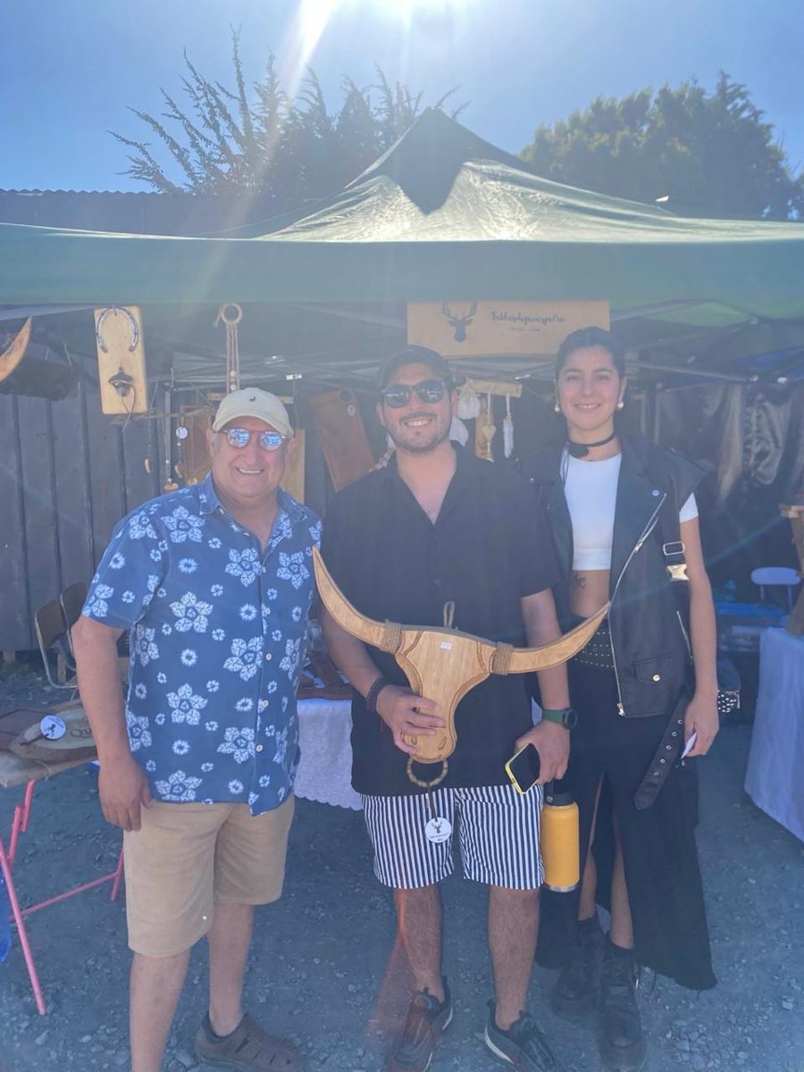 Clientes con una cornamenta de madera